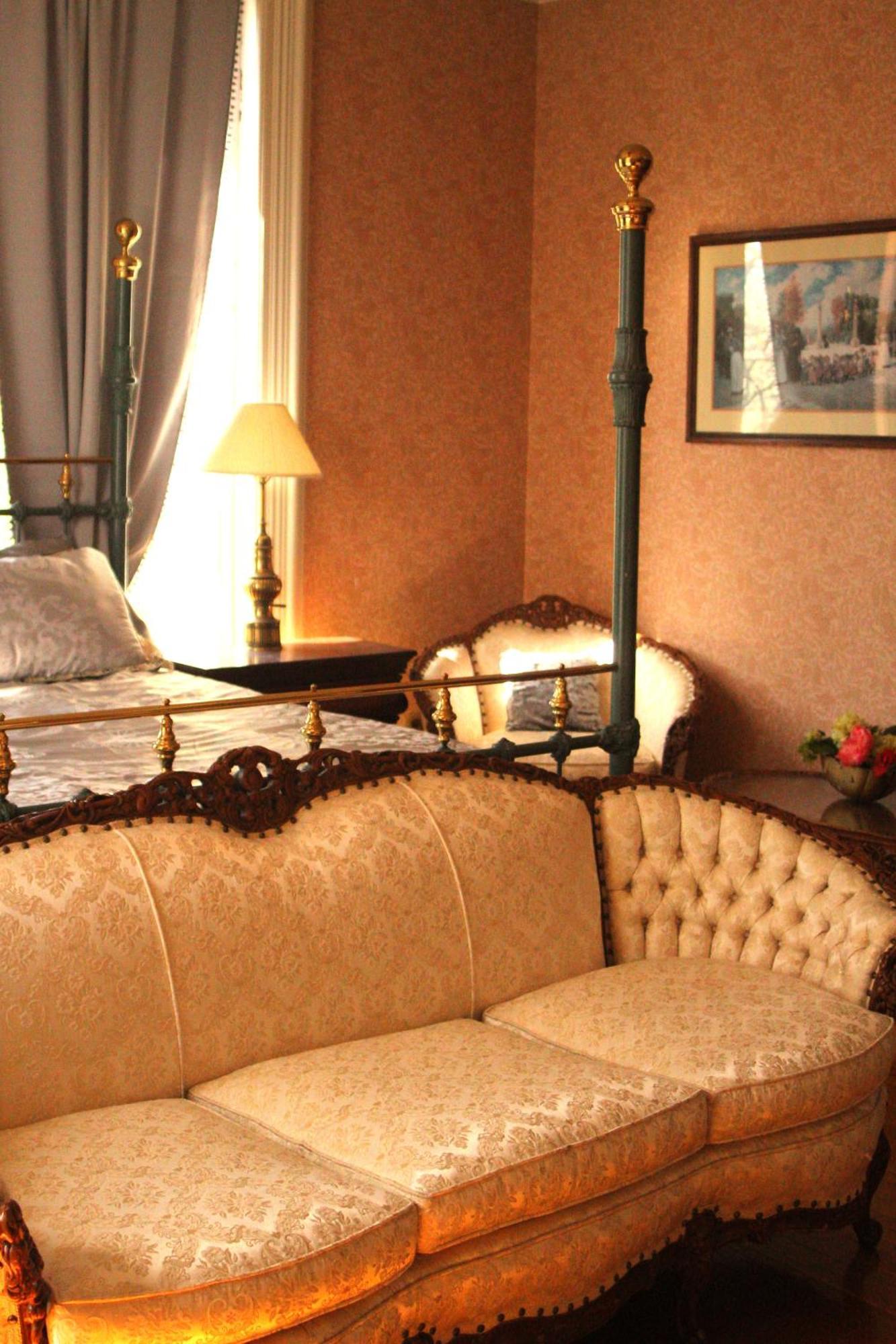 Henderson Castle Inn Каламазу Номер фото