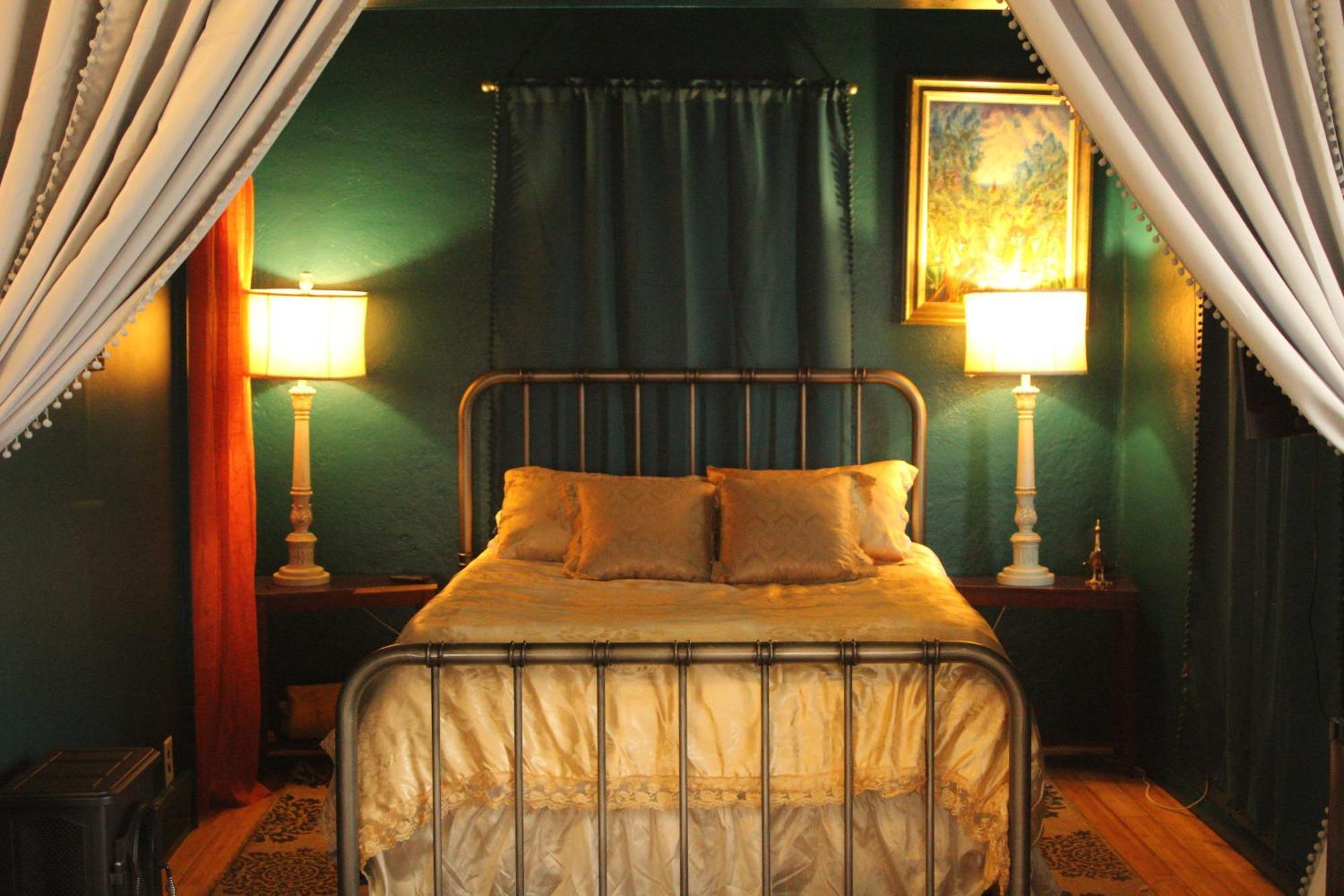 Henderson Castle Inn Каламазу Номер фото