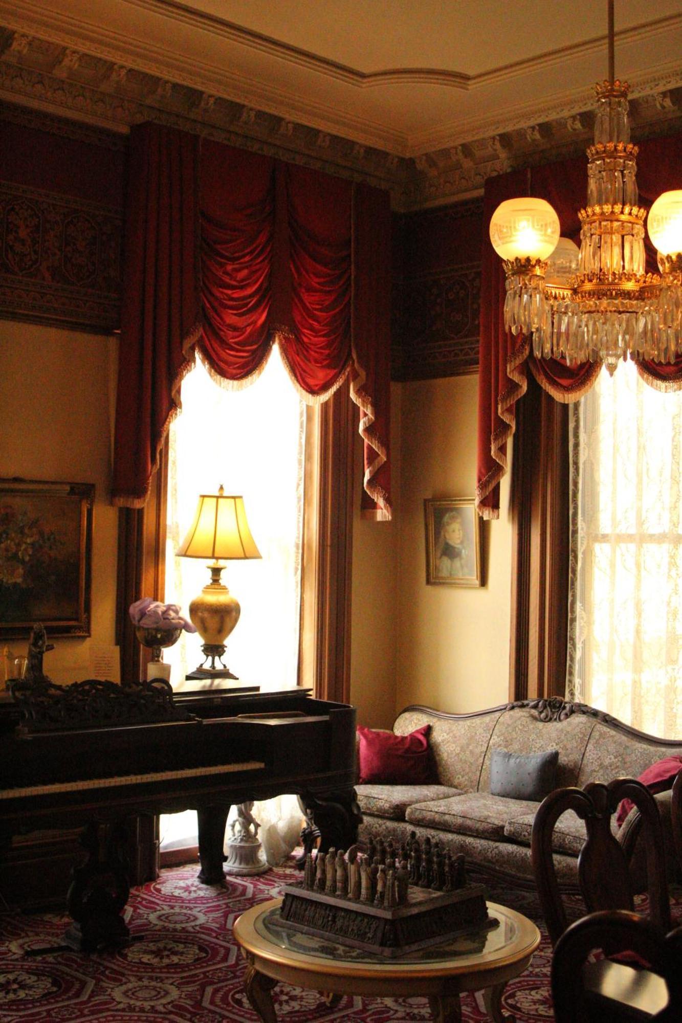 Henderson Castle Inn Каламазу Экстерьер фото