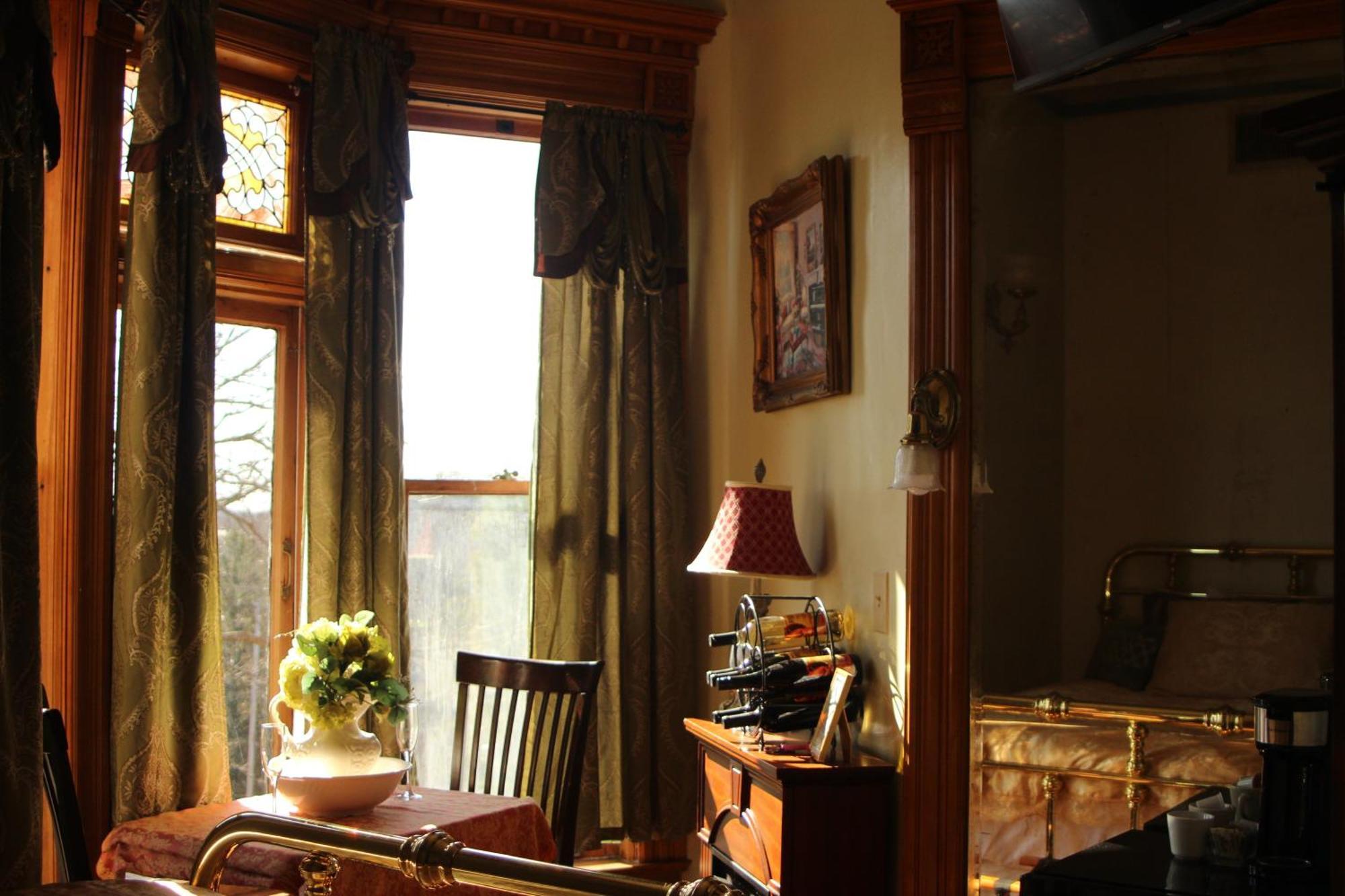Henderson Castle Inn Каламазу Номер фото